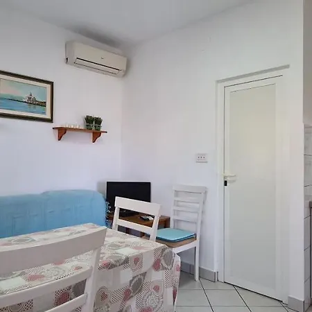 Lanterna Apartment *