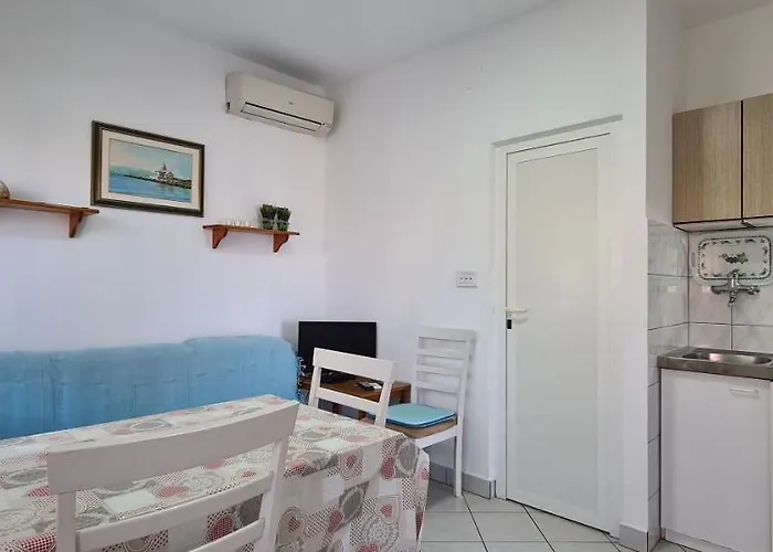 Lanterna شقة *